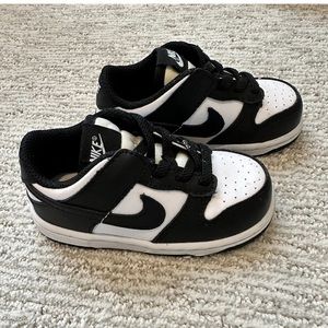 Black and white Nike shoes for toddlers